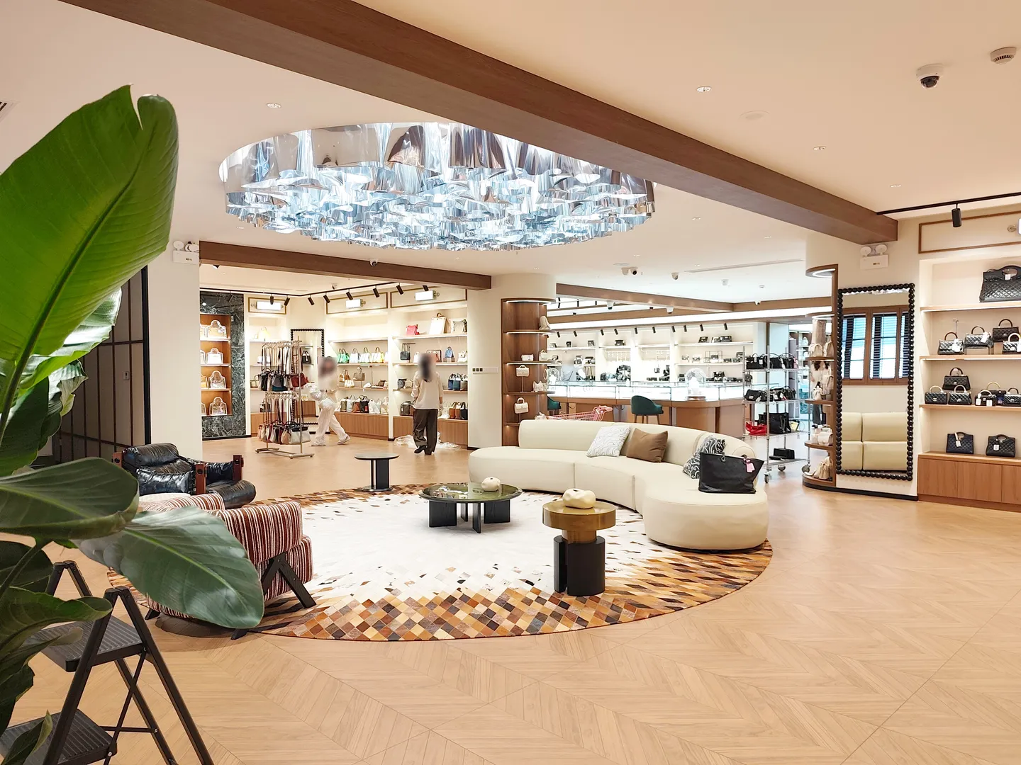 DS Vintage — Store lounge and display area