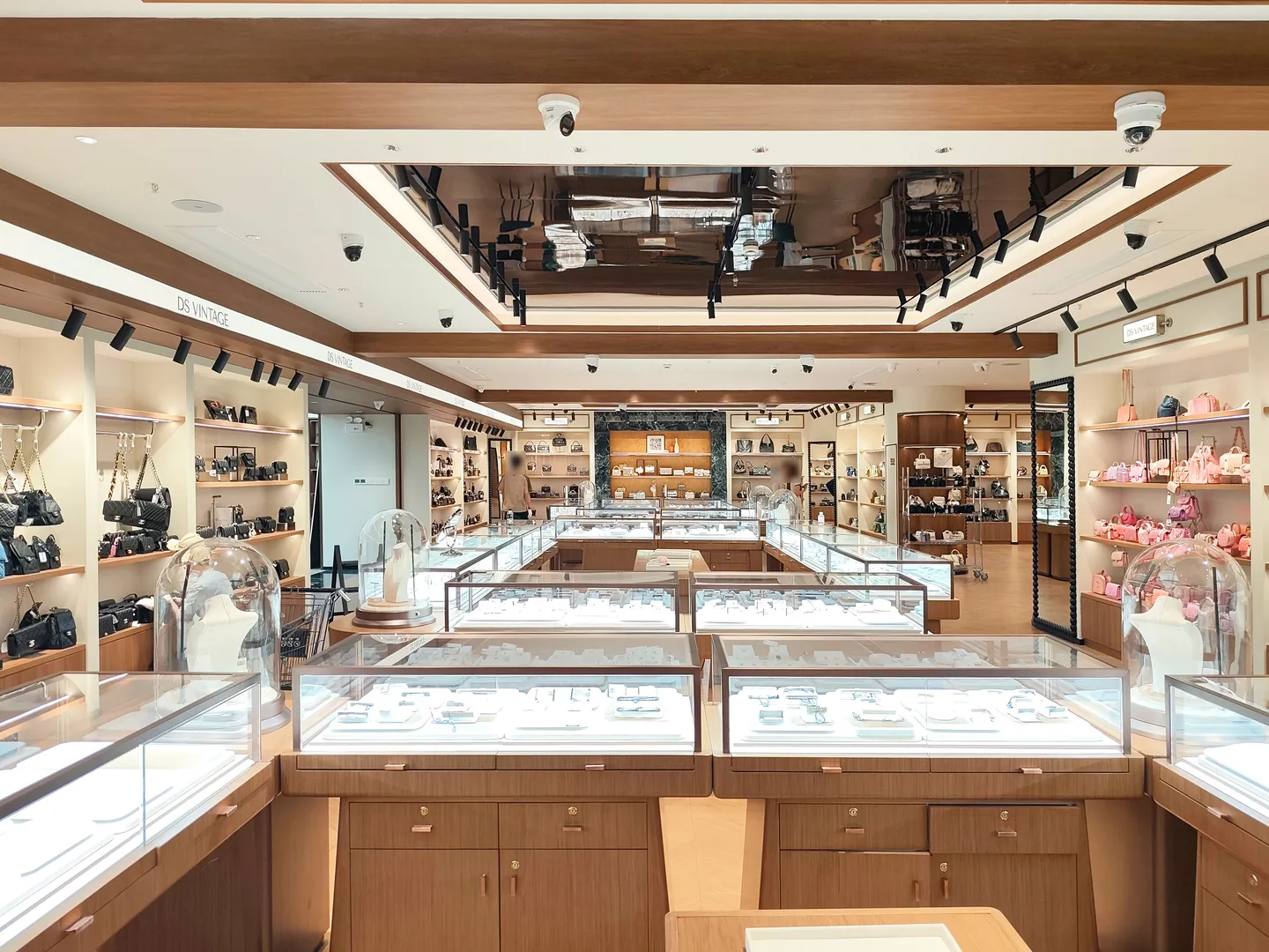 DS Vintage — Jewelry and watch display counters