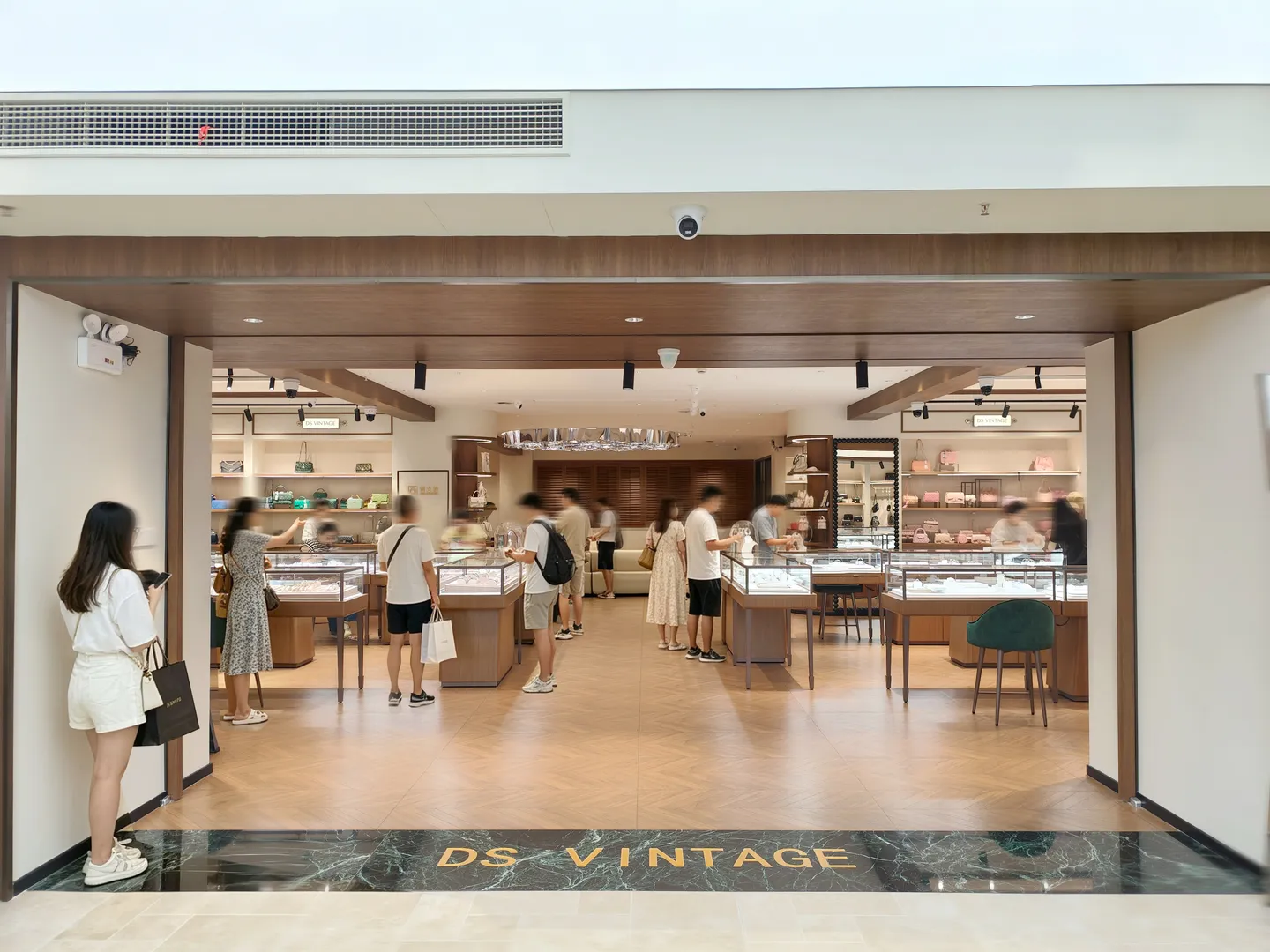 DS Vintage — DS Vintage store entrance