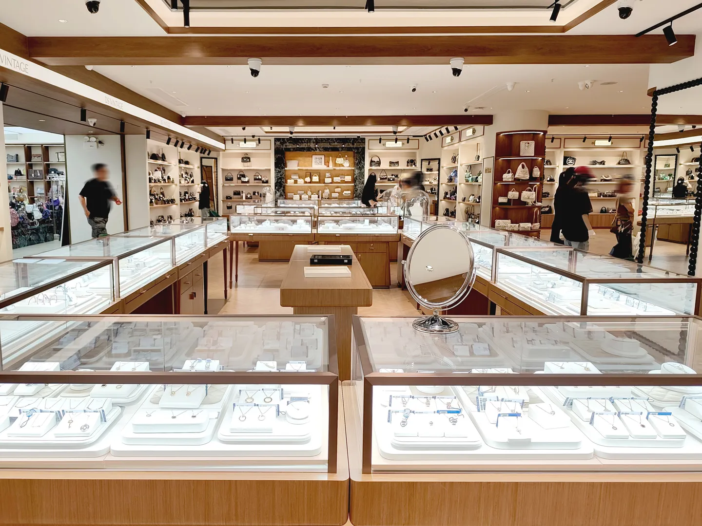 DS Vintage — Store display counters
